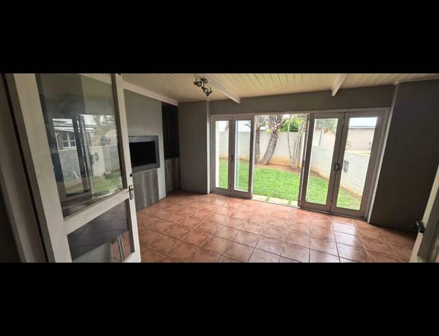 2 BEDROOM TOWNHOUSE FOR SALE IN WATERVAL EAST